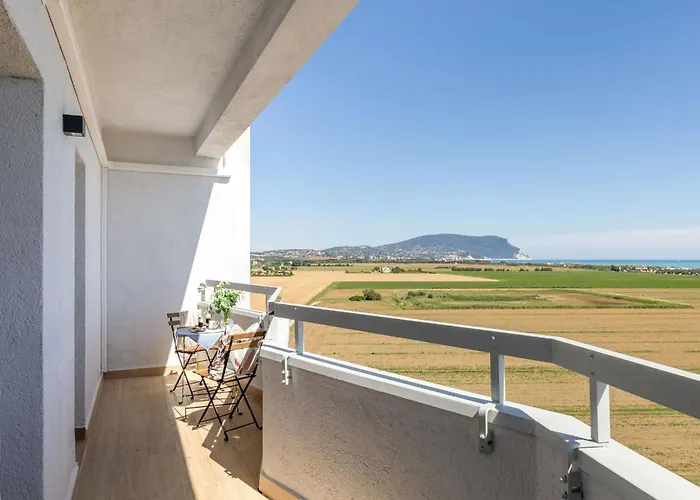 Italian Experience- Mareconero Porto Recanati